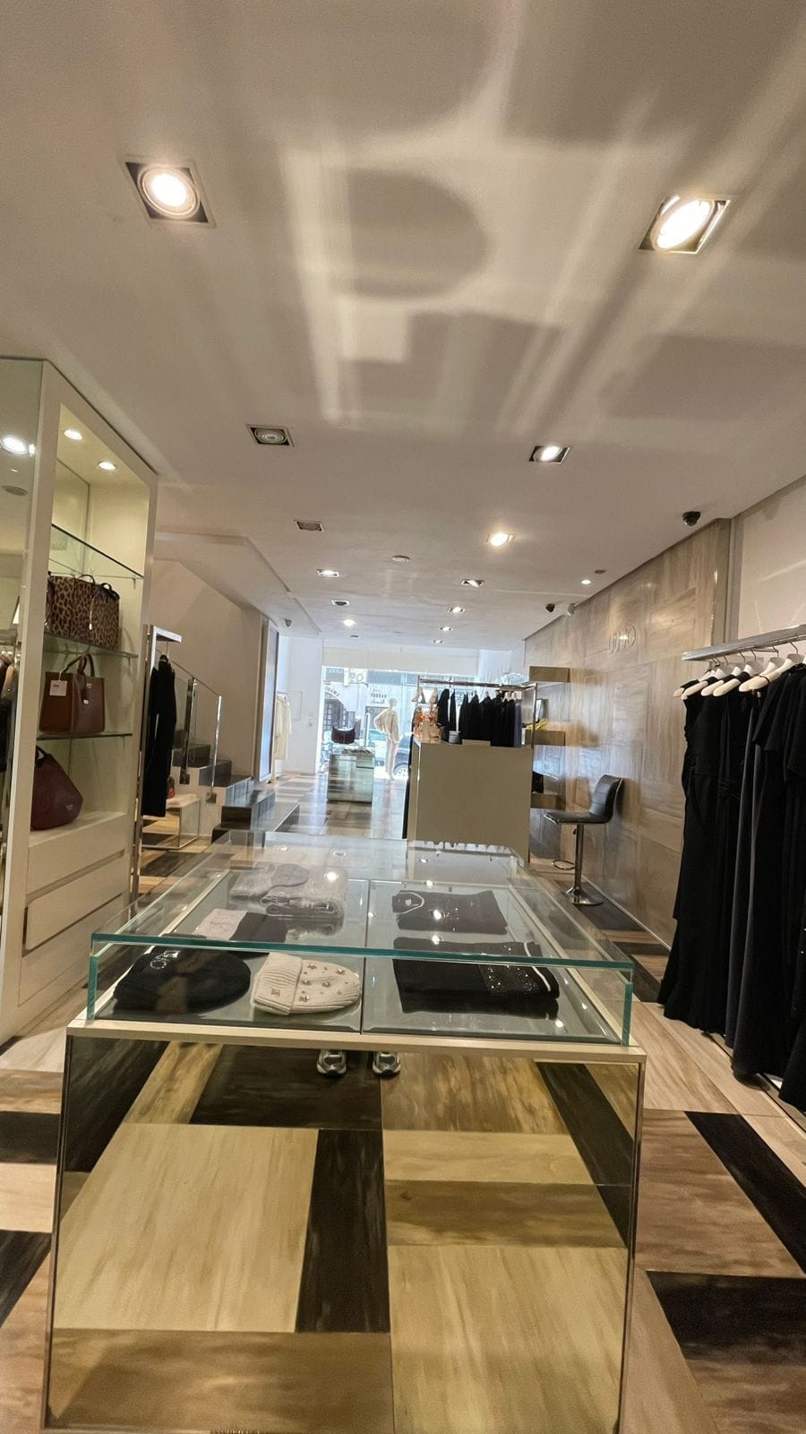 محل تجاري راقٍ للإيجار — أخرى